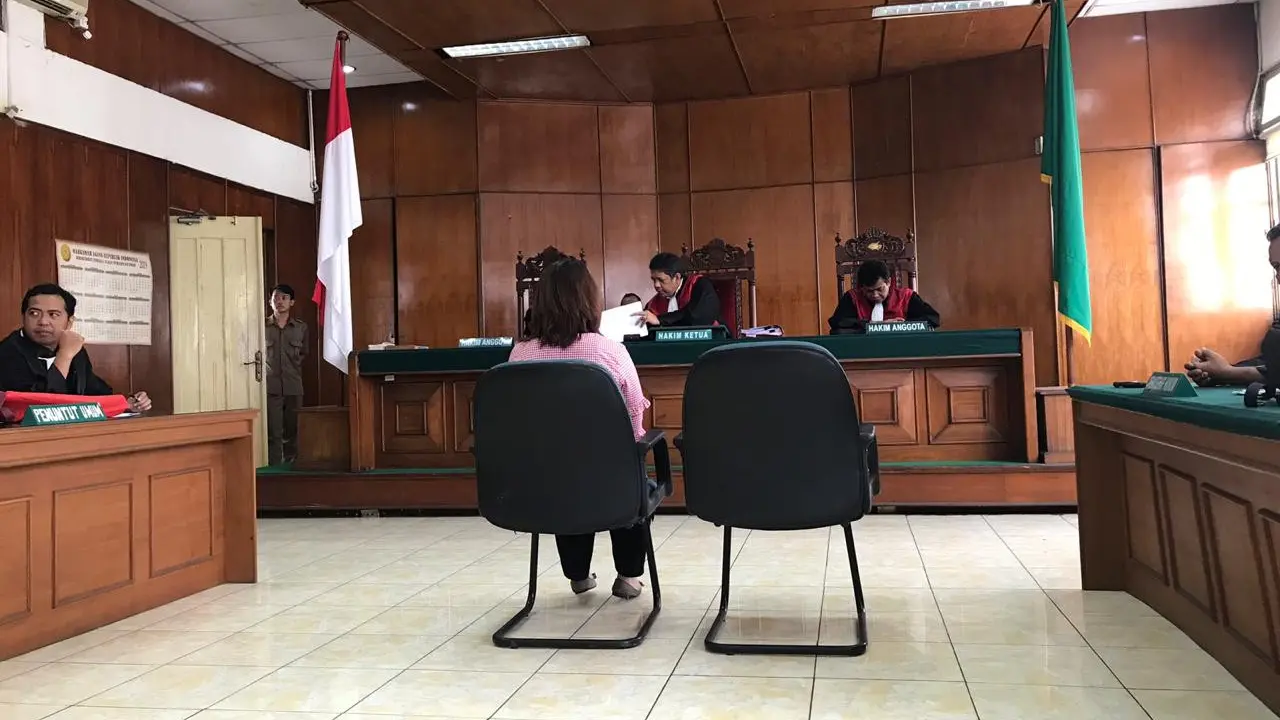 Terdakwa Debi Laksmi Dewi