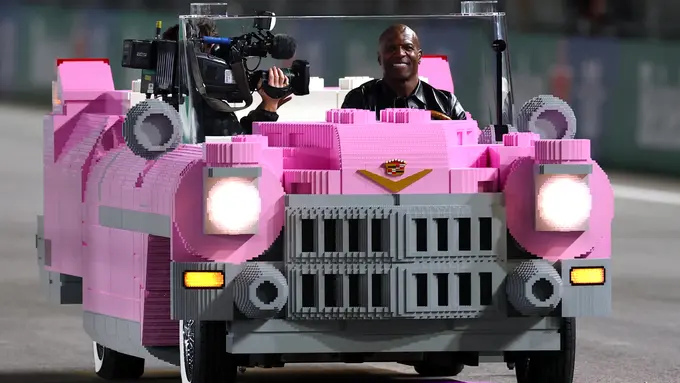 Menggemaskan! Tampilan Lego Cadillac Pink Ala Elvis Presley yang Curi Perhatian di F1 Las Vegas Grand Prix 2025