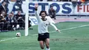 Empat gol Gerd Muller membantu Jerman Barat menjuarai Piala Eropa 1972 dan raihan sepatu emas baginya. Gerd Muller menjadi salah satu striker terproduktif Jerman Barat yang mencetak 68 gol dalam 62 pertandingan timnas. (www.squawka.com)