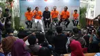Para Pemain film Guru Ngaji memberi keterangan pers di Jakarta, Rabu (14/3). Film ini bercerita tentang keikhlasan, kejujuran, dan toleransi dari kehidupan seorang guru ngaji. (Liputan6.com/Immanuel Antonius)
