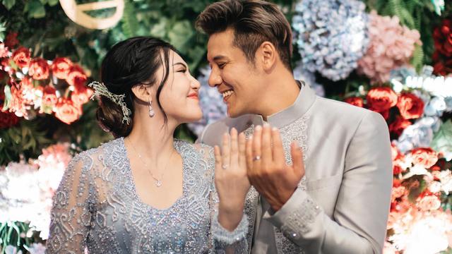 Segera Ke Pelaminan, Ini 7 Potret Prosesi Lamaran Via Vallen dan Chevra Yolandi