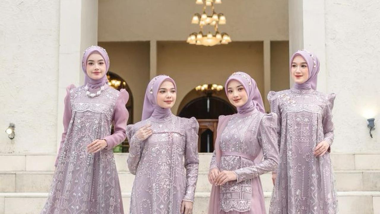 Gamis brokat jadi salah satu tren gamis populer di Lebaran 2025