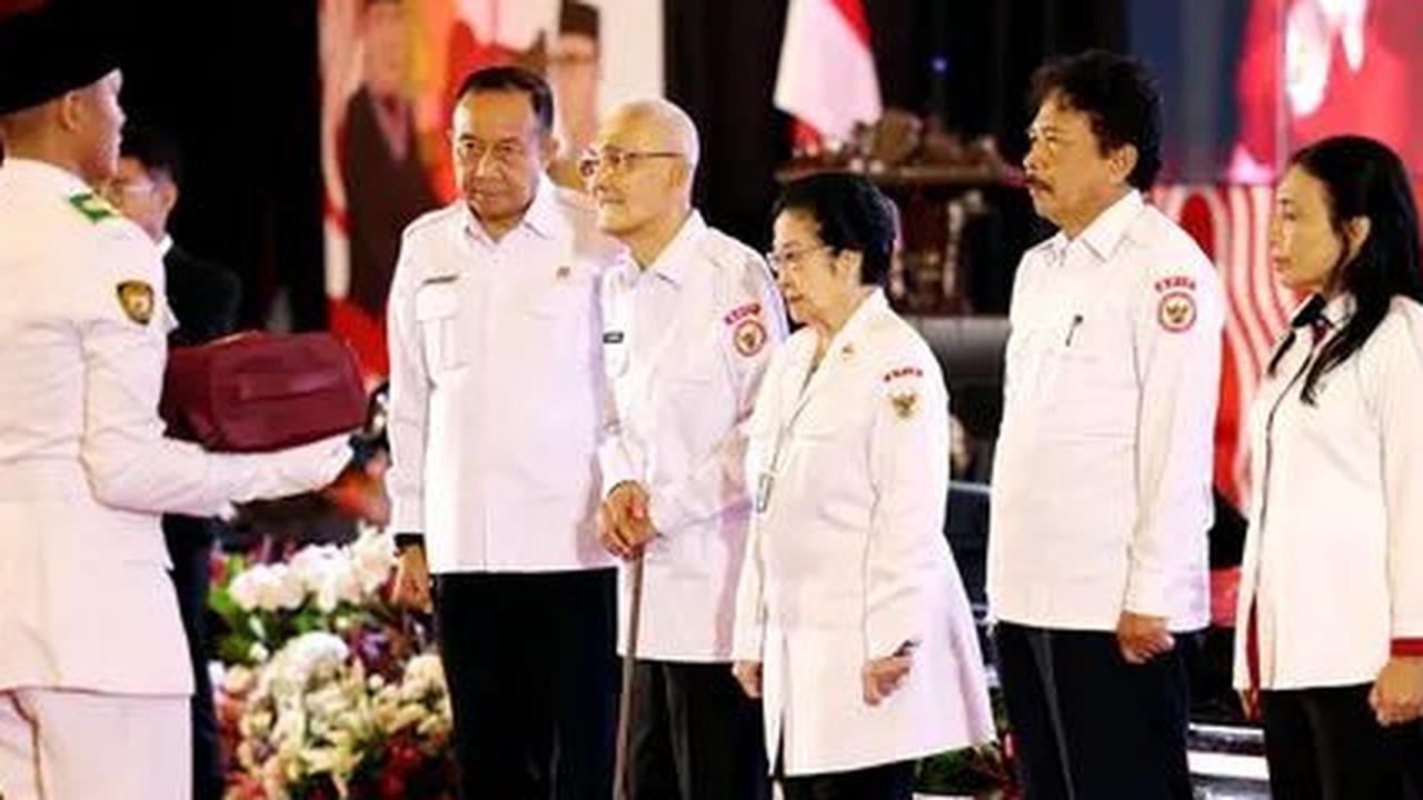 Pekik Mega Lantang Bicara Depan Gubernur: Kok Takut Amat, Salah Benar Tak Berani Ngomong!