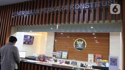 Sejak kemarin, Senin 9 Desember 2024, pasangan calon kepala daerah yang kalah dalam pemilihan kepala daerah 2024 mulai mendaftarkan gugatan sengketa pilkada ke Mahkamah Konstitusi. (Liputan6.com/Herman Zakharia)