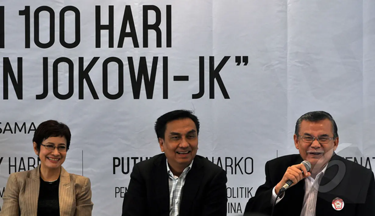 Mantan Wakil Ketua KPK Bibit Rianto (kanan) memberikan pendapatnya saat diskusi 'Evaluasi 100 Hari Pemerintahan Jokowi-JK', Jakarta, Senin (26/1/20015). (Liputan6.com/Miftahul Hayat)