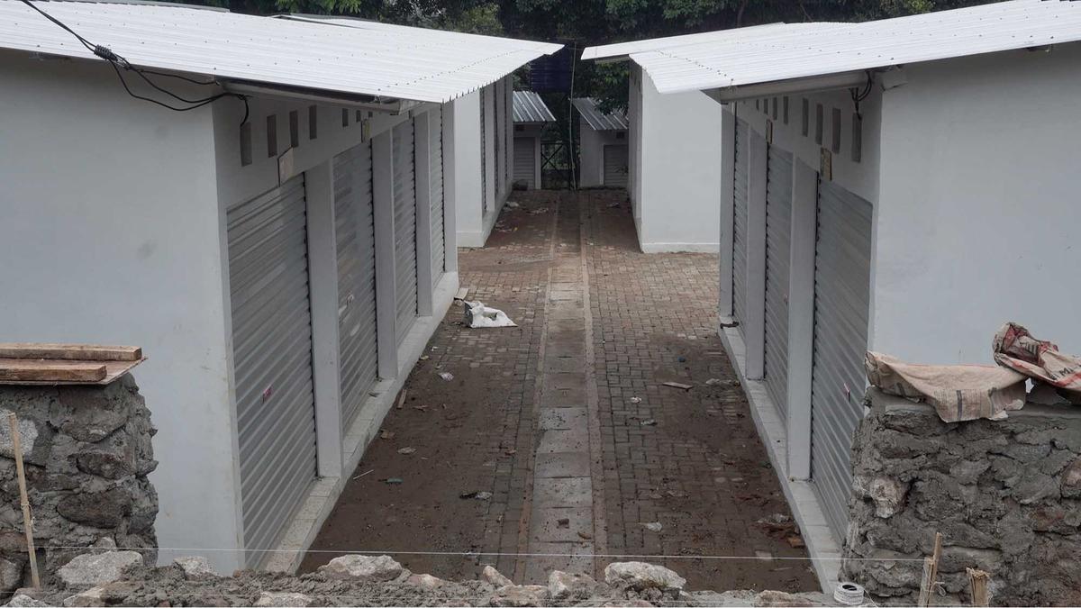 FOTO: Pasar Relokasi Pedagang Pasar Barito di Lenteng Agung masih Sepi
