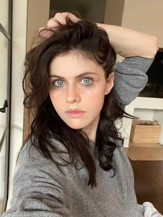 FOTO Mata Indah Aktris Cantik Hollywood Alexandra Daddario Foto