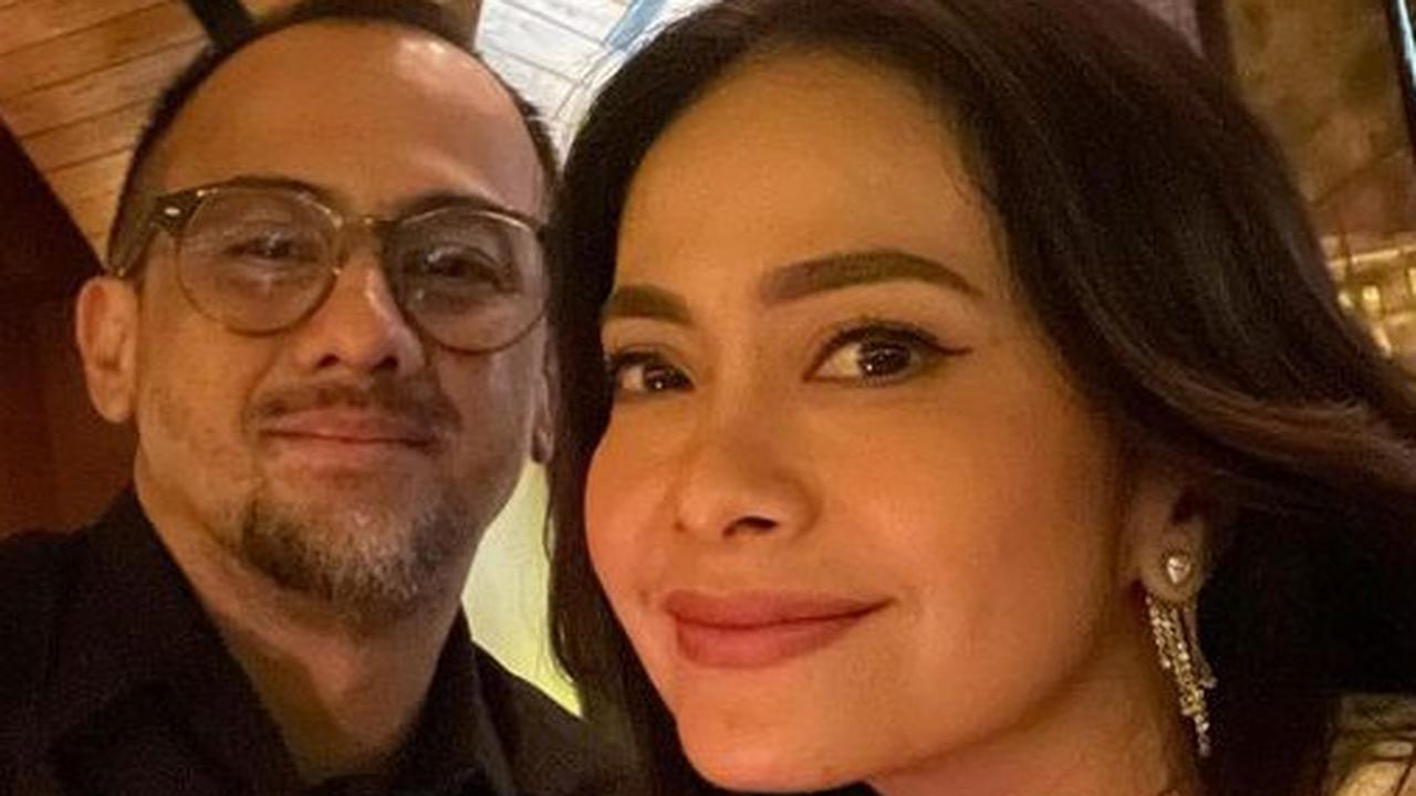 Momen Romantis Anniversary Pernikahan ke-20 Ersa Mayori dan Suami, Potret Cantik Anak Gadisnya Bikin Salfok