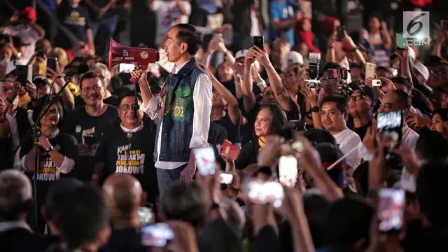 Gaya Jokowi Saat Hadiri Deklarasi Alumni Trisakti