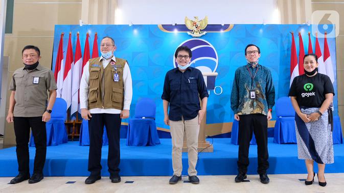 Dirut Telkom Ririek Adriansyah, Ka. Pusdalops BNPB Bambang Surya Putra, Dirjen PPI Kominfo Ahmad M. Ramli, Dir. Digital Business Fajrin Rasyid dan Chief of Public Policy and Gov. Relations Gojek Shinto Nugroho usai konpers kolaborasi Gojek dan Kemkominfo di Jakarta (30/6/2020) (Liputan6.com/HO/Syam)
