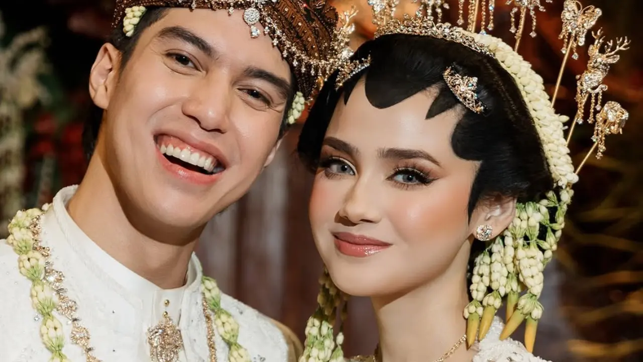 Syifa Hadju saat akad nikah yang curi perhatian dengan perhiasan mahal. [@syifahadju]