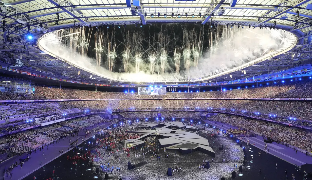 <p>Dengan dua medali emas dan satu perunggu, Indonesia menduduki peringkat ke-39. Pencapaian ini cukup baik setelah tim Merah Putih menduduki posisi ke-55 di Olimpiade Tokyo 2020. (AP Photo/Martin Meissner)</p>