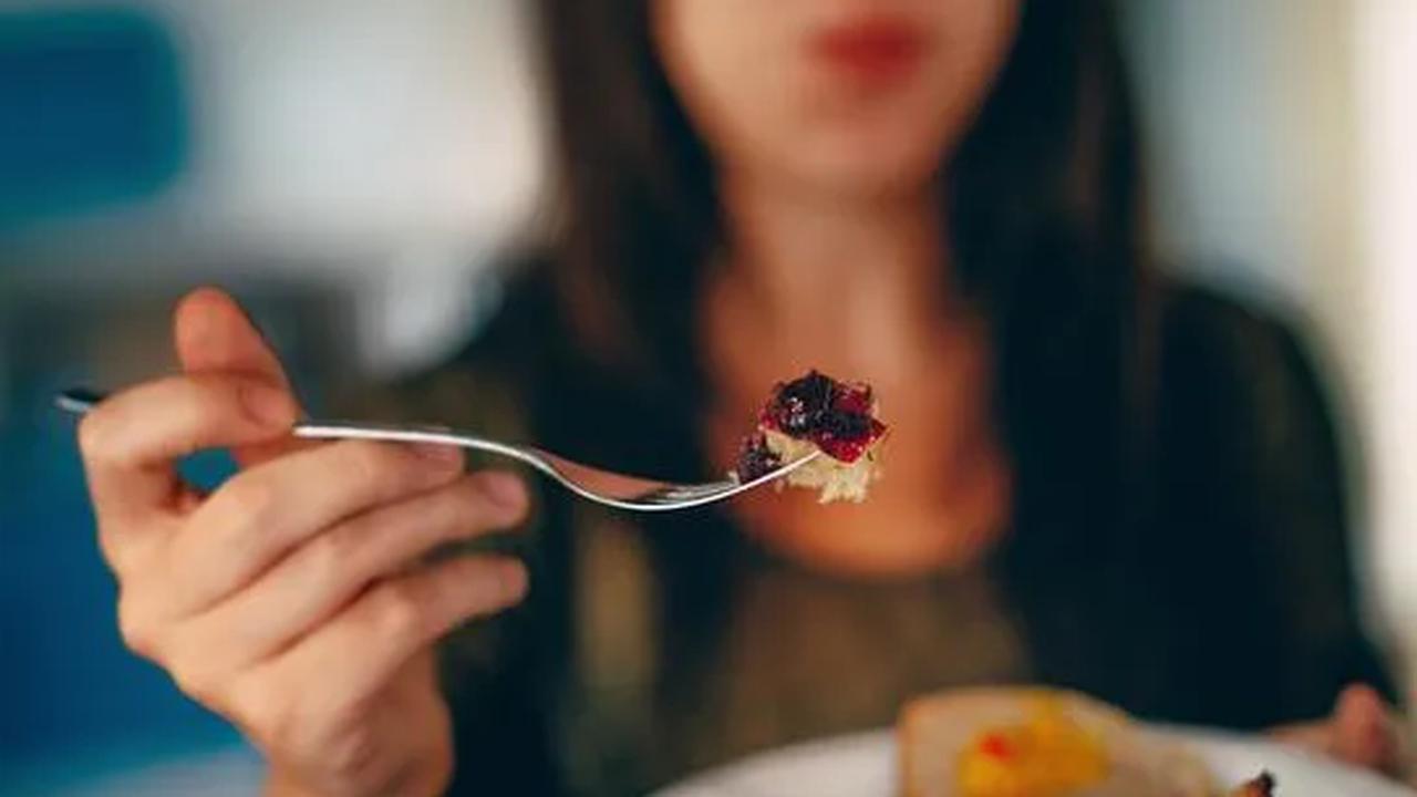 Puluhan orang tersebut diduga keracunan seusai mengonsumsi makanan pesta pernikahan pada Selasa (18/7) kemarin.