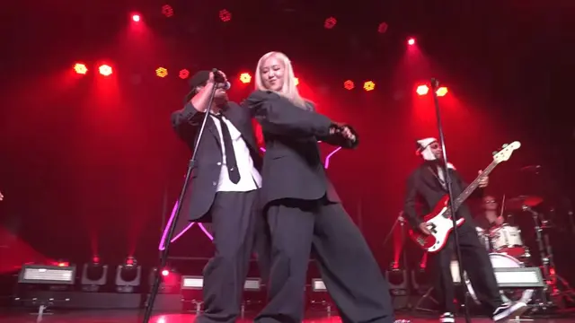 6 Gaya Rose BLACKPINK dan Bruno Mars Debut Perdana Bawakan APT di MAMA 2024, Kompak dengan Formal Look