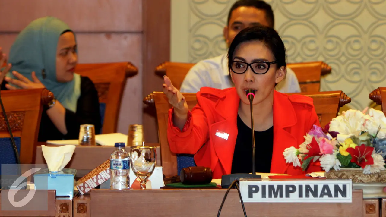 20151021-Rapat-Pansus-Pelindo-II-Jakarta-Rieke-Dyah-Pitaloka-Victor-Simanjuntak