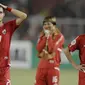 Pemain Persija Jakarta, Rezaldi Hehanusa, Fitra Ridwan dan Asri Kabar, tampak kecewa usai disingkirkan Home United pada laga Piala AFC di SUGBK, Jakarta, Selasa (15/5/2018). Persija takluk 1-3 dari Home United. (Bola.com/M Iqbal Ichsan)