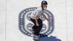 Skater Amerika Serikat, Paige Heyn, saat beraksi pada  Kejuaraan dunia skateboard jalanan di Roma, Jumat (4/6/2021). Ajang tersebut merupakan kualifikasi untuk Olimpiade Tokyo 2020. (AP/Andrew Medichini)