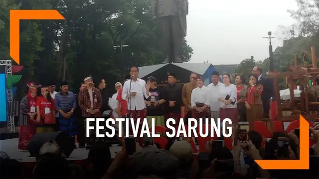 Presiden Joko Widodo atau Jokowi dan Ibu Negara Iriana menghadiri Sarung Fest atau festival sarung Indonesia 2019 di Gelora Bung Karno (GBK).