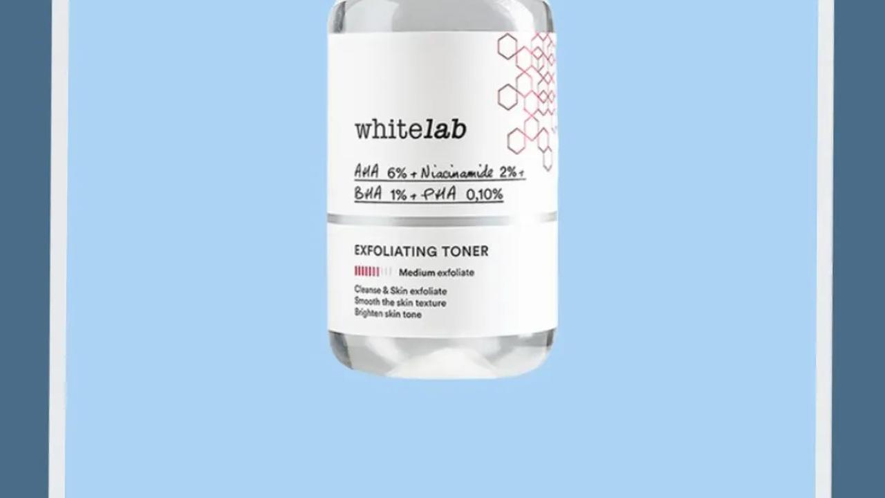 6. Whitelab Exfoliating Toner (60 ml) - Rp64.500