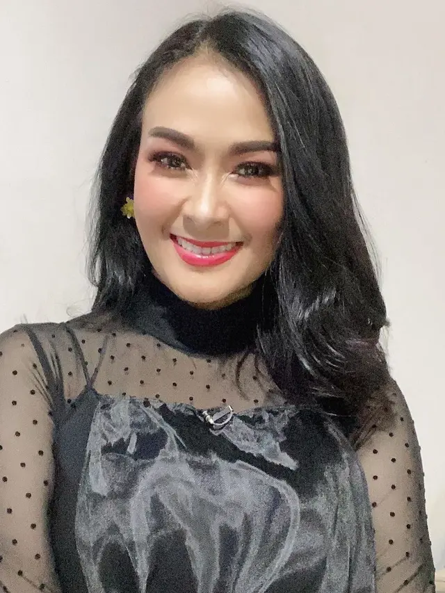Iis Dahlia. (Foto: Instagram @isdadahlia)