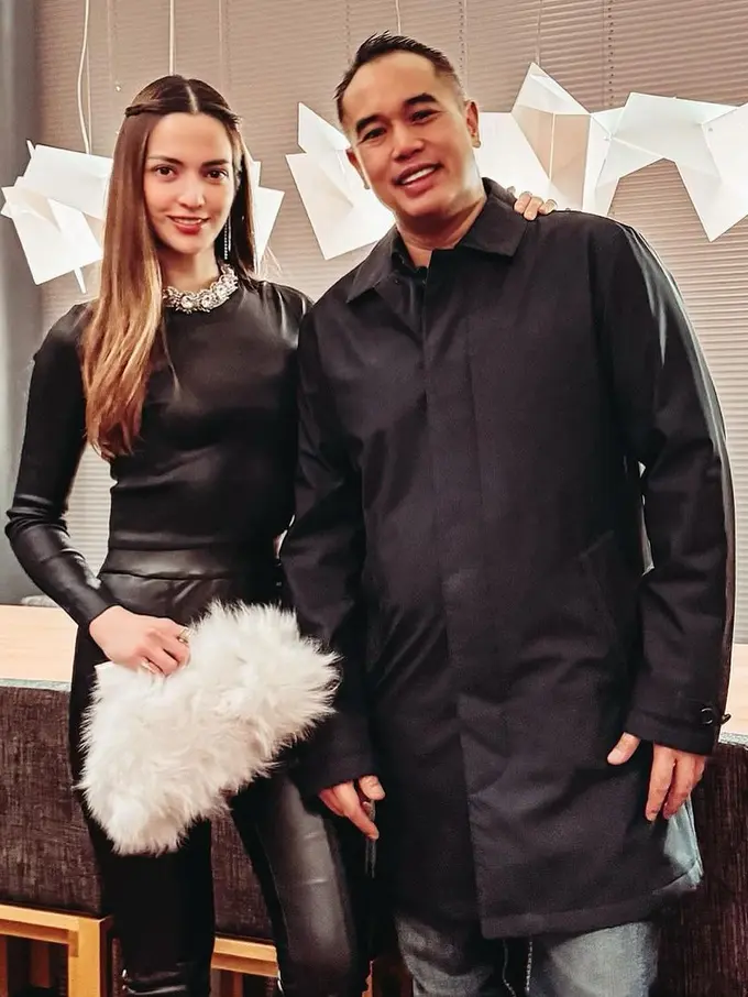 Gaya Monokrom Nia Ramadhani dan Ardi Bakrie Rayakan Anniversary Pernikahan ke-14 di Jepang