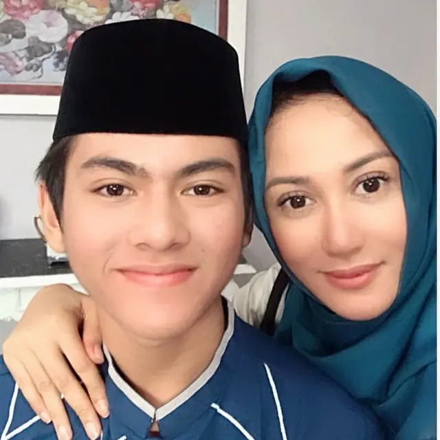 Potret 6 Aktor Indonesia Bareng Ibunya di Sinetron, Penuh Kehangatan