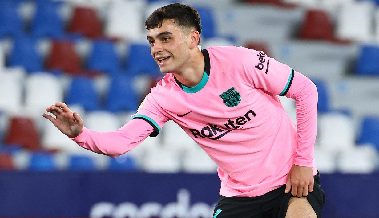 Pedri menjadi pemain yang paling meroket nilai banderolnya, yaitu sebanyak 50 juta euro. Pemain Barcelona tersebut tercatat pada awal tahun 2021 memiliki kisaran harga sebesar 30 juta euro dan saat ini berubah menjadi 80 juta euro. (Foto: AFP/Jose Jordan)