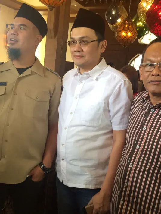 "Masalah saya dan Farhat sudah selesai di kasus hukum dan (kini) sudah tidak ada pertikaian," kata Dhani di Restoran Aljazeerah, Jakarta Pusat, Selasa (20/12/2016). (Istimewa)