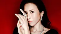 Bintang asal Hong Kong, Karen Mok dikecam warganet Tiongkok. (Dok Instagram @mokabyebaby/https://www.instagram.com/p/CNcmRSOhZ92/?utm_medium=copy_link/Muhammad Thoifur)