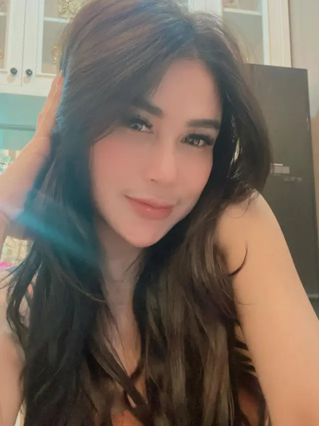 Pesona Pedangdut Bebzie Fatlanay