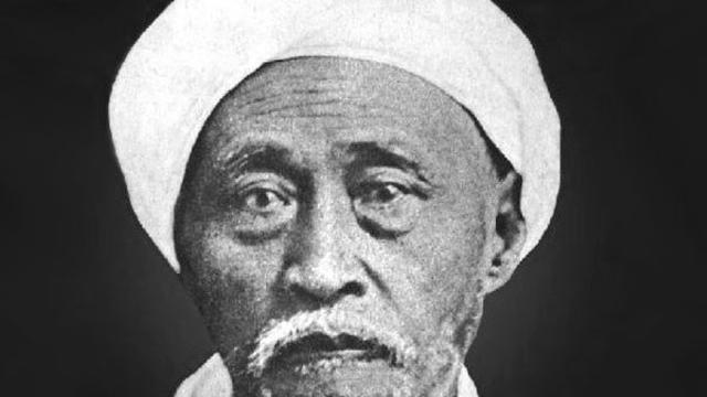 Guru KH Hasyim Asy'ari, Mbah Thohir Bungkuk. (Foto: tebuireng.co)