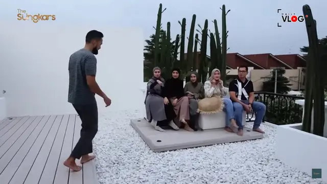 Shireen Sungkar Buka Bersama Geng Mewah