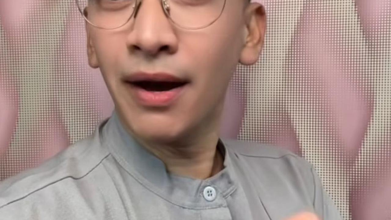 Ruben Onsu Pakai Baju Muslim dan Kopiah, Digosipkan Dekat dengan Desy Ratnasari? Netizen Heboh!