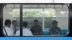 Sejumlah penumpang mengikuti uji coba publik Mass Rapid Transit (MRT) di Jakarta, Selasa (12/3). MRT Jakarta mulai beroperasi secara gratis pada hari ini. (merdeka.com/Imam Buhori)