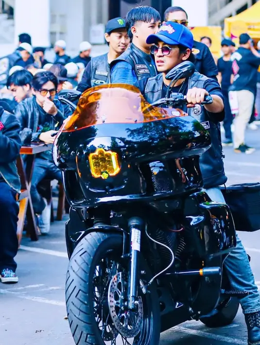 Rupanya, perkumpulan ini bukanlah sekadar geng motor biasa. Klub motor ini bernama bikers dakwah dan sudah berdiri sejak 5 tahun yang lalu.