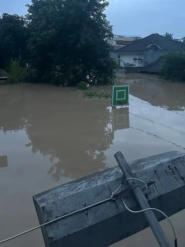 Banjir di Vila Nusa Indah dan Kompleks Duta Indah