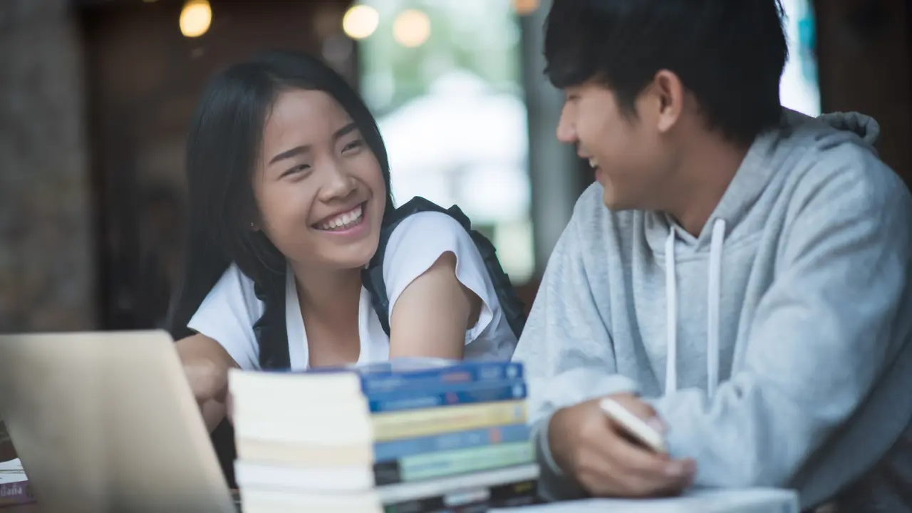 4 Tipe Konflik yang Sering Dialami Pasangan Seumuran - 4