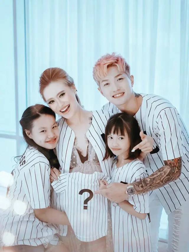 [Bintang] Lee Jeong Hoon dan Moa Aeim