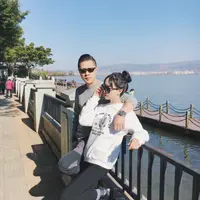 Waduh... ayahnya masih muda banget ya! Hehehe.