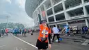 Tampil stylish dengan busana sporty, penampilan Febby Rastanty yang mengikuti ajang Jakarta Marathon 2022 pada Minggu (16/10/2022) ini pun mencuri perhatian banyak netizen. Tampil dengan busana berwarna oranye, ia pun terlihat bahagia karena sudah berhasil mencapai garis finish. (Liputan6.com/IG/@febbyrastanty)