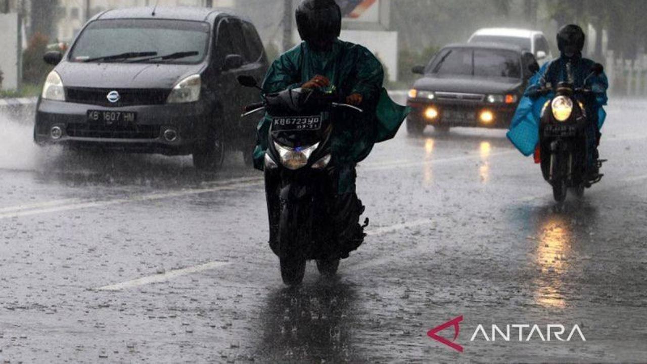 Prakiraan Cuaca BMKG 2 Mei: Mayoritas Kota Besar Alami Hujan Ringan hingga Lebat