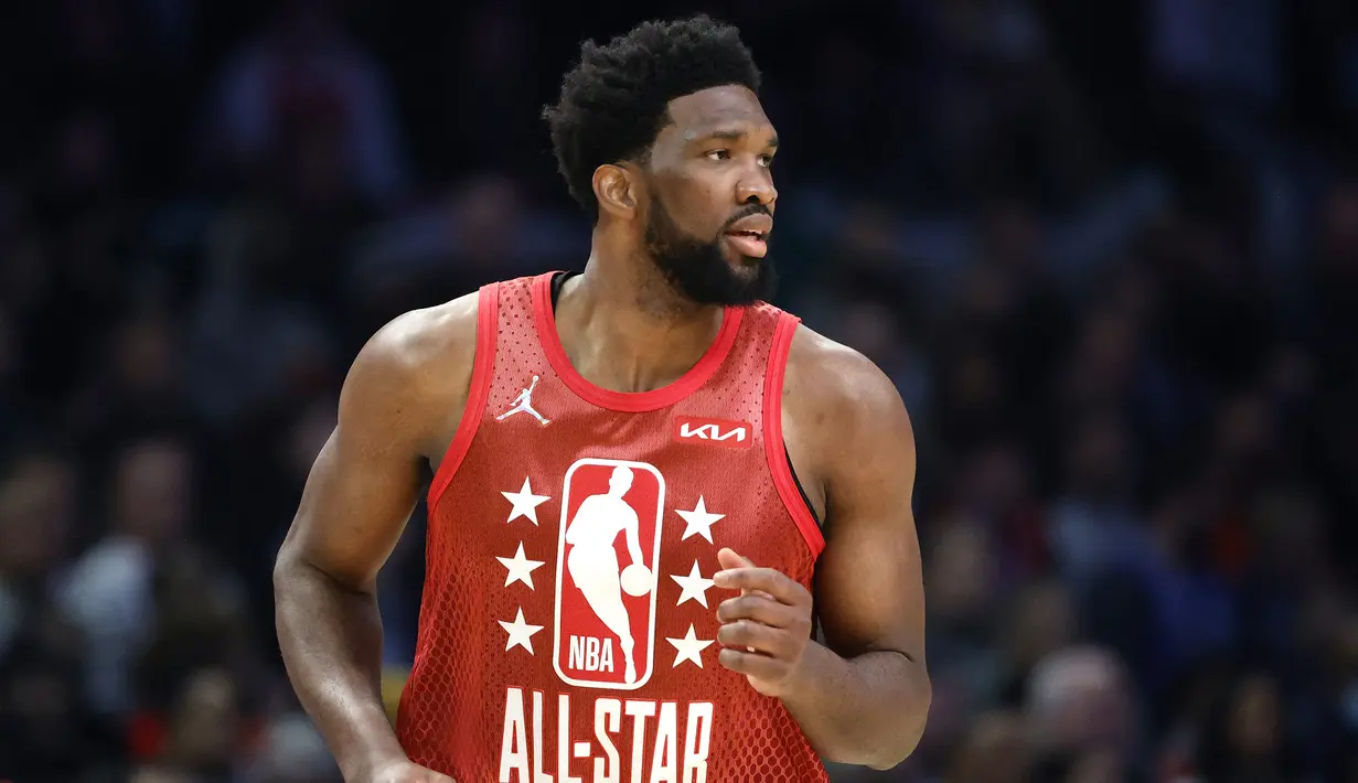 Tim Durant kembali mengambil alih perolehan angka saat kedudukna 152-151 melalui lemparan bebas Joel Embiid. (AFP/Getty Images/Tim Nwachukwu)