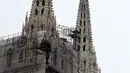 Menara Katedral Zagreb setelah guncangan gempa magnitudo 5,3 di pusat kota Zagreb, Korasia (22/3/2020). (AFP/Damir Sencar)