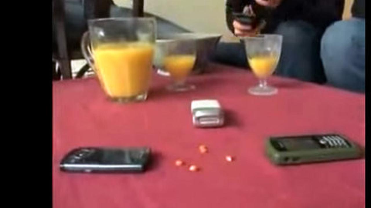 Ngeri, radiasi handphone ternyata bisa masak popcorn tanpa api