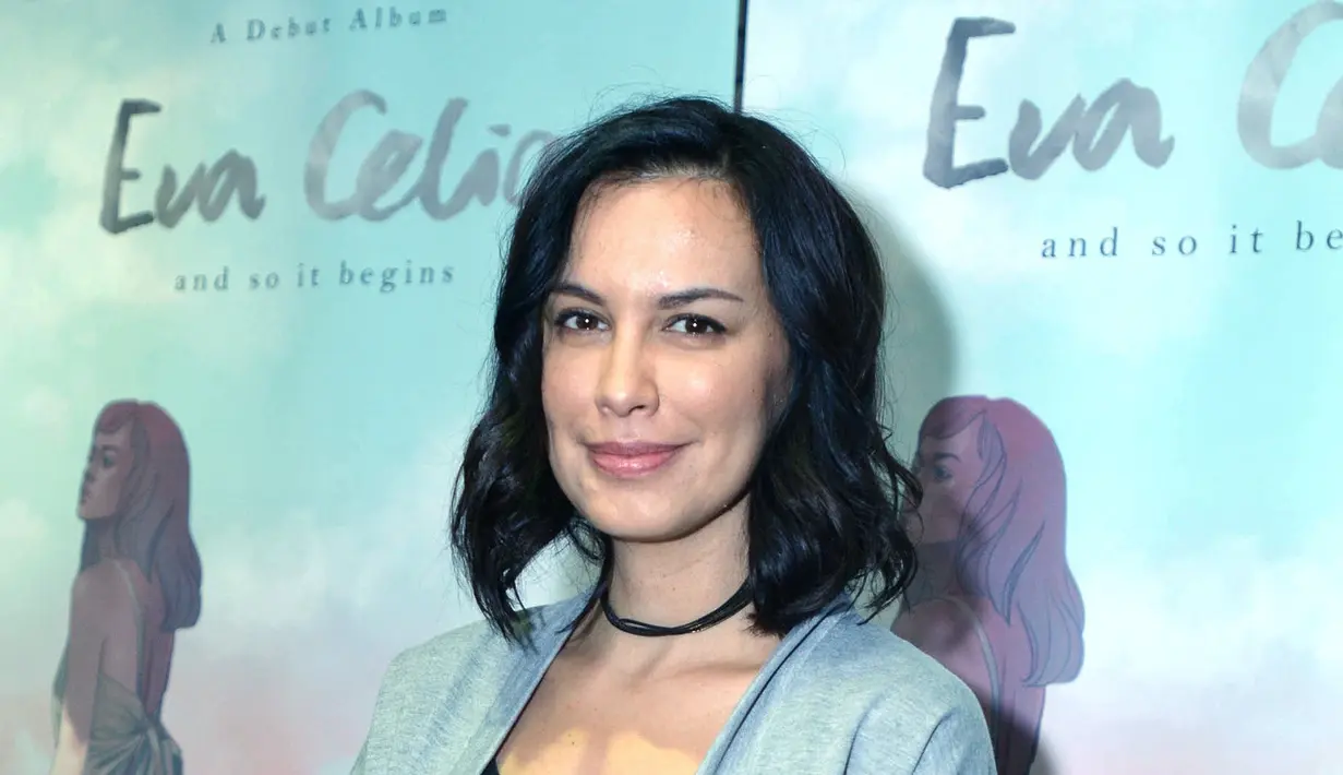 Ditemui di acara peluncuran album putrinya, Eva Celia di kawasan Kemang, Jakarta Selatan, Rabu (16/11/2016), Sophie belum bisa berkomentar banyak mengenai soal itu. (Adrian Putra/Bintang.com)