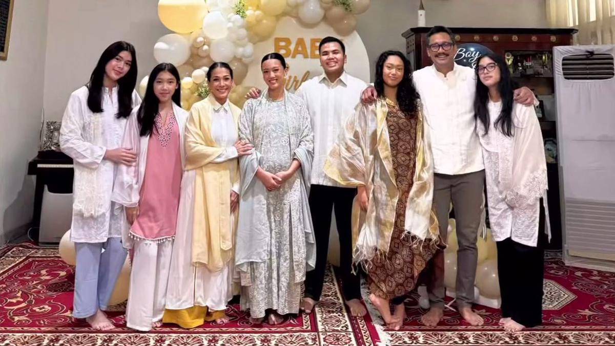 Momen Gender Reveal Nabila Sudiro, Tora Sudiro Bakal Punya Cucu Laki-Laki