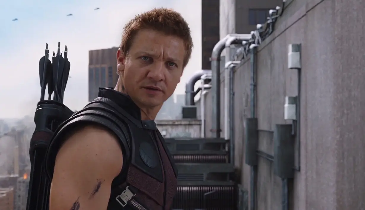 Namun sepertinya ia takkan terbunuh meningat Jeremy Renner akan kembali berperan sebagai Hawkeye di film final. (ScreenGreek)