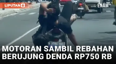 Edan! Pria di Depok Naik Motor Sambil Rebahan Santai