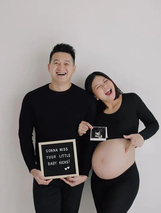 "Kamu adalah juara sejati. Juara yang diberikan Tuhan kami. JESSIA SELAH DJIMIN." tutup mantan pasangan Apriyani Rahayu ini.  [Instagram/greyspolii]