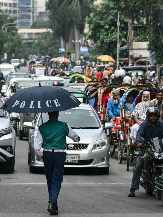 Pemogokan menyebabkan kekosongan hukum dan ketertiban. (Indranil MUKHERJEE/AFP)